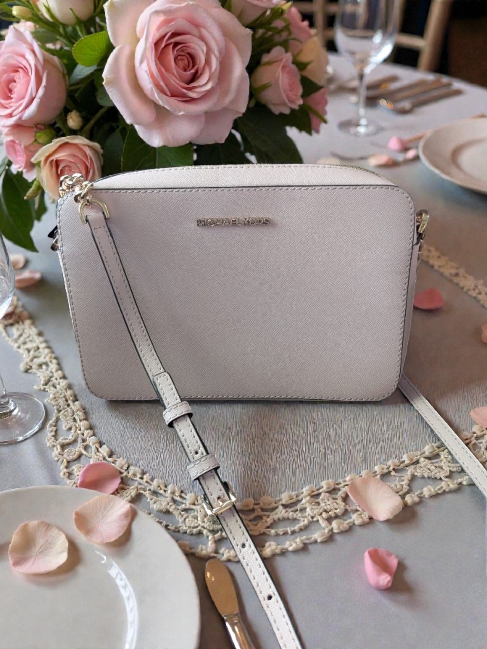 Michael Kors Women's Crossbody Bag in Light Pink Blush, In Excellent Condition.. - Picture 7 of 8